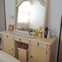 میز آرایش همراه با تخت دو نفره/درجه یک و تمیز