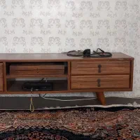 میز تلویزیون سالم در حد نو اندازه اش۱۴۰×۳۶ هستش