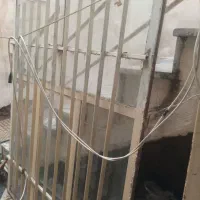 پنجره آهنی یک و نیم در دومتر و در حمام
