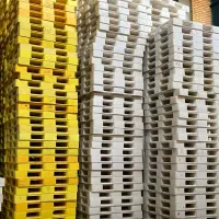 پالت پلاستیکی و چوبی