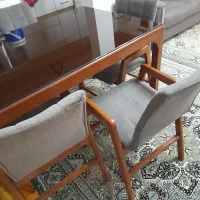۶ عدد صندلی، از چوب محکم‌و‌مقاوم