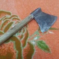 تبر فولادی قدیمی