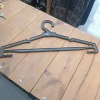 چوب لباسی مشکی در حدنو
