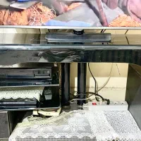 میز تلویزیون شیشه ای در حد نو