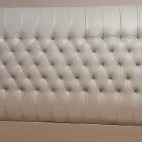 تخت دونفره به همراه تشک و میز آرایش