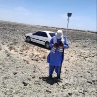 زمین سر ریز جمعیت و زمین کنار هم موجود دارم