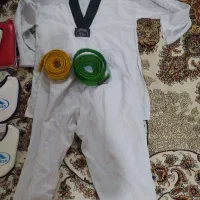 لباس تکواندو و کاراته با لوازم مبارزه کامل