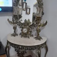 آینه و شمعدان و ساعت رومیزی