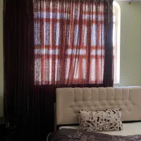 پرده تمیز و خوش دوخت ،ایستای عالی و رنگ شیک