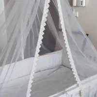 تخت کنار مادر