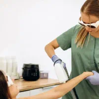 لیزر ، بوتاکس ، فیلر و انواع مزو در کلینیک نیکان