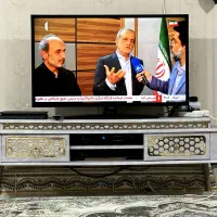 تلویزیون ۴۲ اینچ سامسونگ و میز تلویزیون