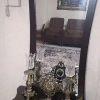 یه دست اینه و شمعدان همراه ساعت