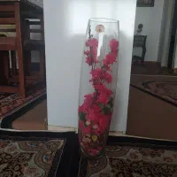 گلدان وگل داخلش