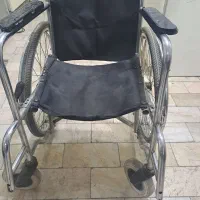صندلی ویلچر و نردبان چوبی دوطرفه