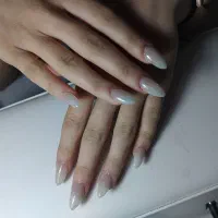 خدمات لمینت و کاشت ناخن