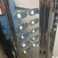 نیازمند به یک نیروی کار برای نصب آسانسور