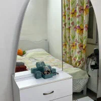 میز ارایش با آینه قدی