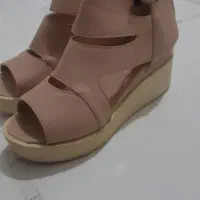 یه جفت کفش دخترانه