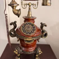 تلفن با طرح شیر