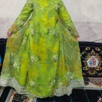 لباس رنگ سبز لیمویی