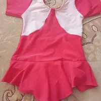 دو دست لباس ژیمناستیک
