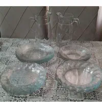 تعدادی ظروف پذیرایی