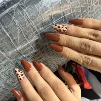 کاشت ناخن فقط ۴۰۰