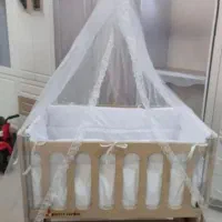 تخت کنار مادر