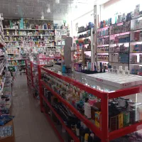 فروشنده خانم  درآرایشی وبهداشتی