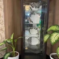 بوفه پنج طبقه شیشه‌ای با آینه