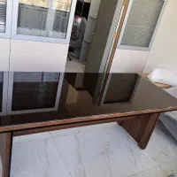 میز کنفرانس چوبی با رویه شیشه