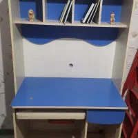 میز تحریر و کامپیوتر