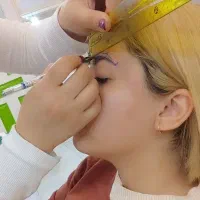 اصلاح  تخصصی ابرو با طراحی و قربنه سازی