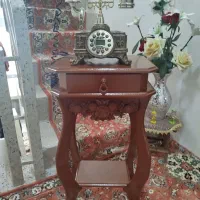 میز وتلفن سلطنتی