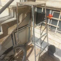 چهار پایه آهنی