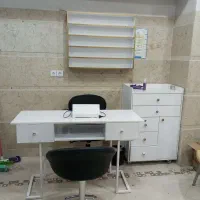 میز و دو صندلی ناخن کاری ساخته شده از ام دی اف