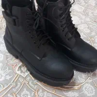 بوت مشکی و طوسی
