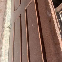 قفسه و در چوبی