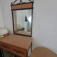 آینه ومیزش و صندلی