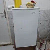 یک عدد یخچال هتلی ایستکول