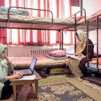 خوابگاه دخترانه پریا.تایم آزاد