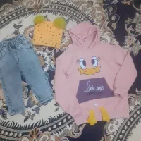 هودی و کلاه و شلوار لی