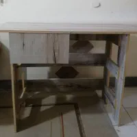 میز تحریر و کامپیوتر