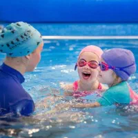 یادگیری شنا با مربی رسمی برای همه سنین