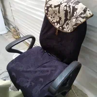 صندلی و قفل