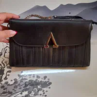 کیف کوچک گردنی تمیز و سالم