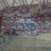 دوعدد روفرشی زخیم  ویه کمد بزرگ‌ جالهافی
