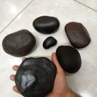 6 شهاب سنگ سیاه بزرگ