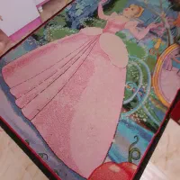 فرش پرده دیوارکوب و لوستر ست طرح دخترانه